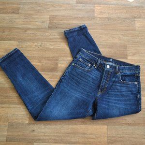 Gap High Waisted Dark Wash Straight Fit Mom Jean Size 28